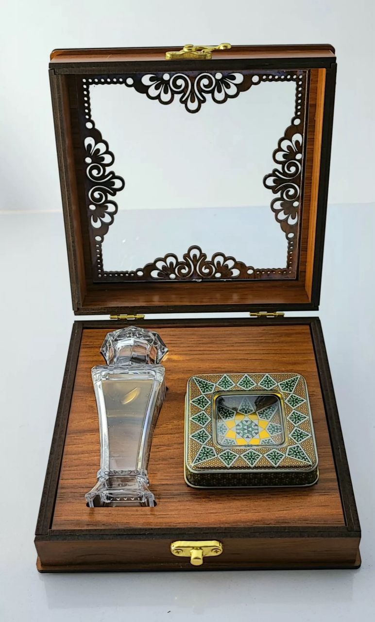 جعبه هدیه زعفران با ظرف خاتم مربع و کریستال