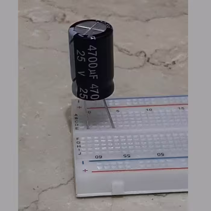 خازن الکترولیت 4700 میکرو فاراد کد 25