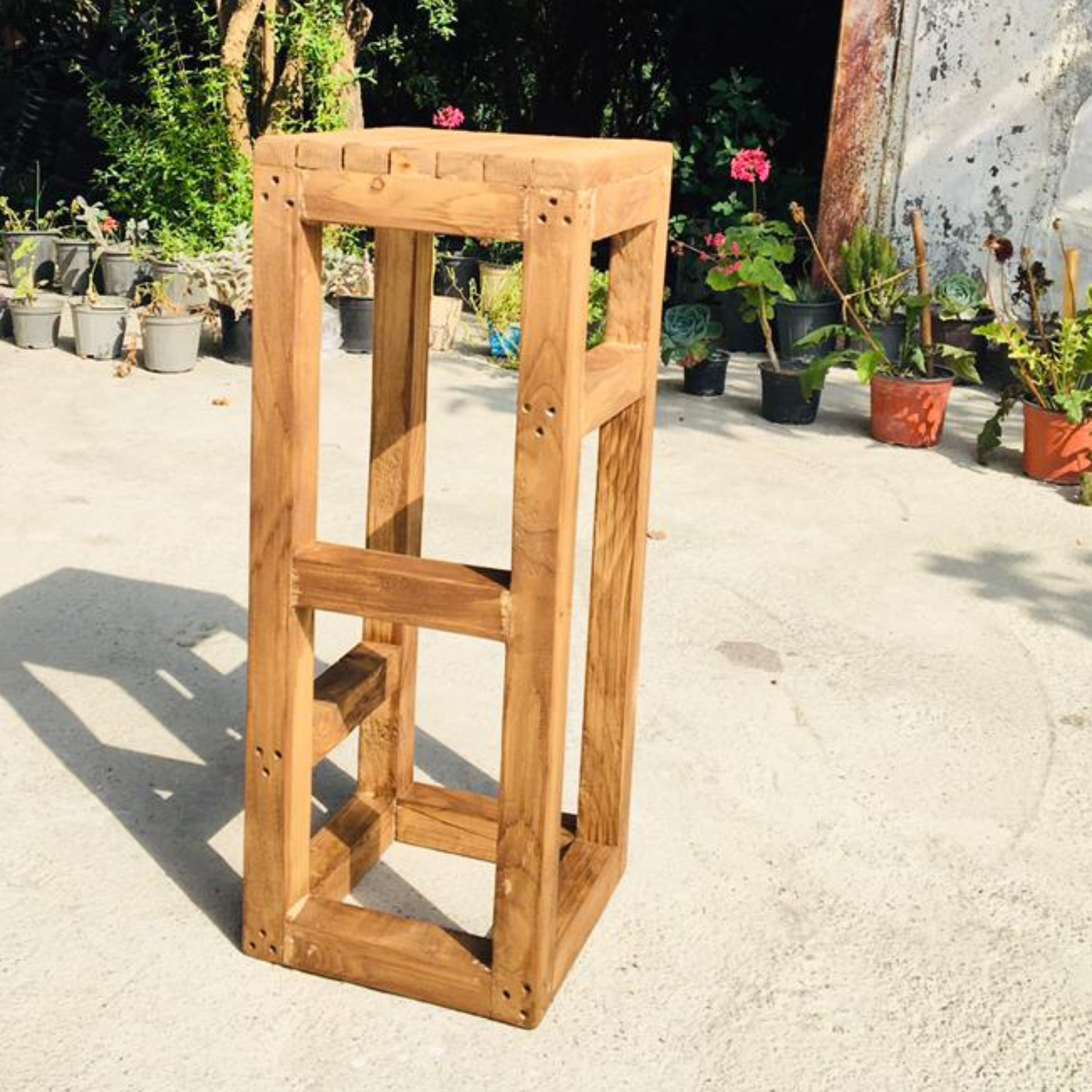 چهارپایه و استند