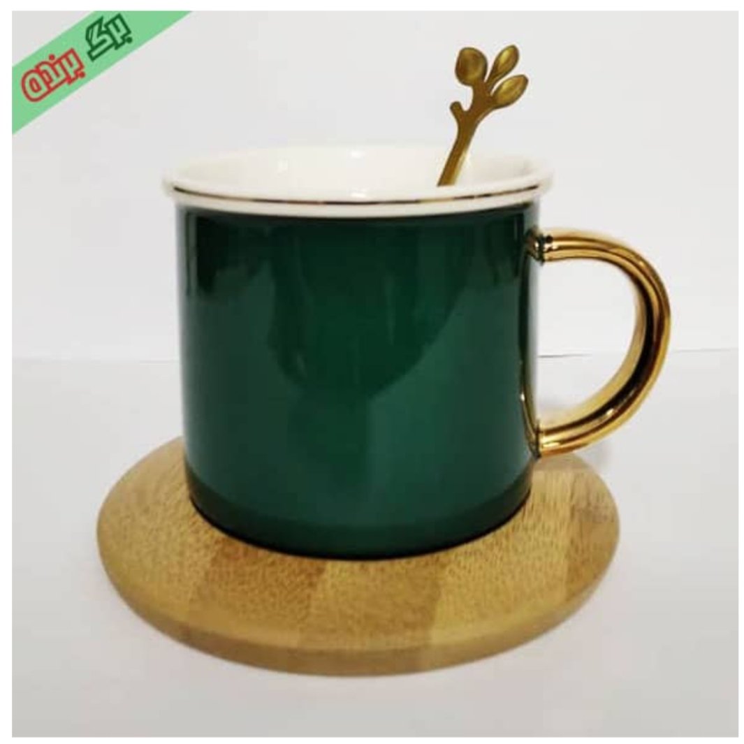 ماگ سرامیکی دسته و قاشق طلایی به همراه زیر لیوانی بامبو