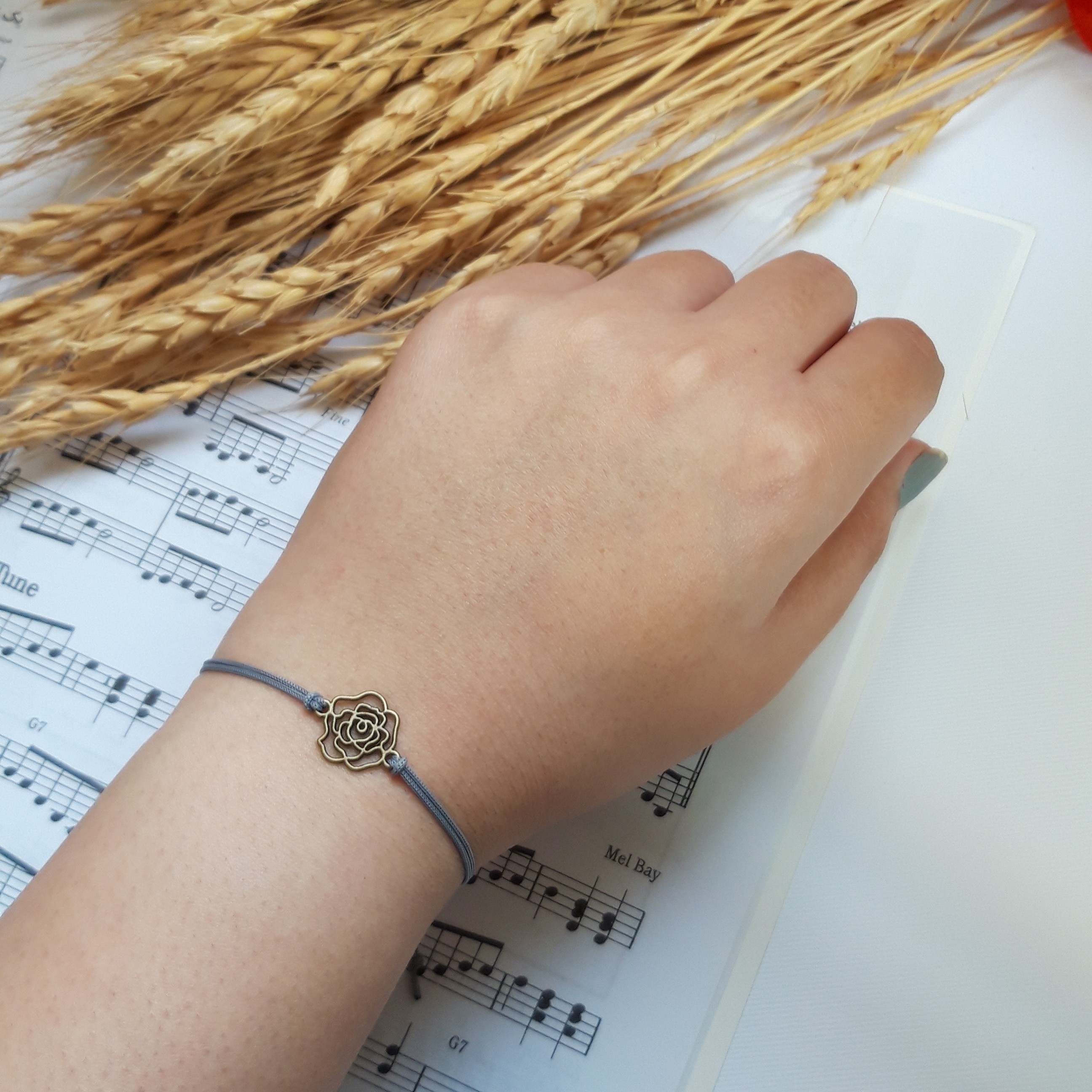 دستبند مینیمال گل خاص