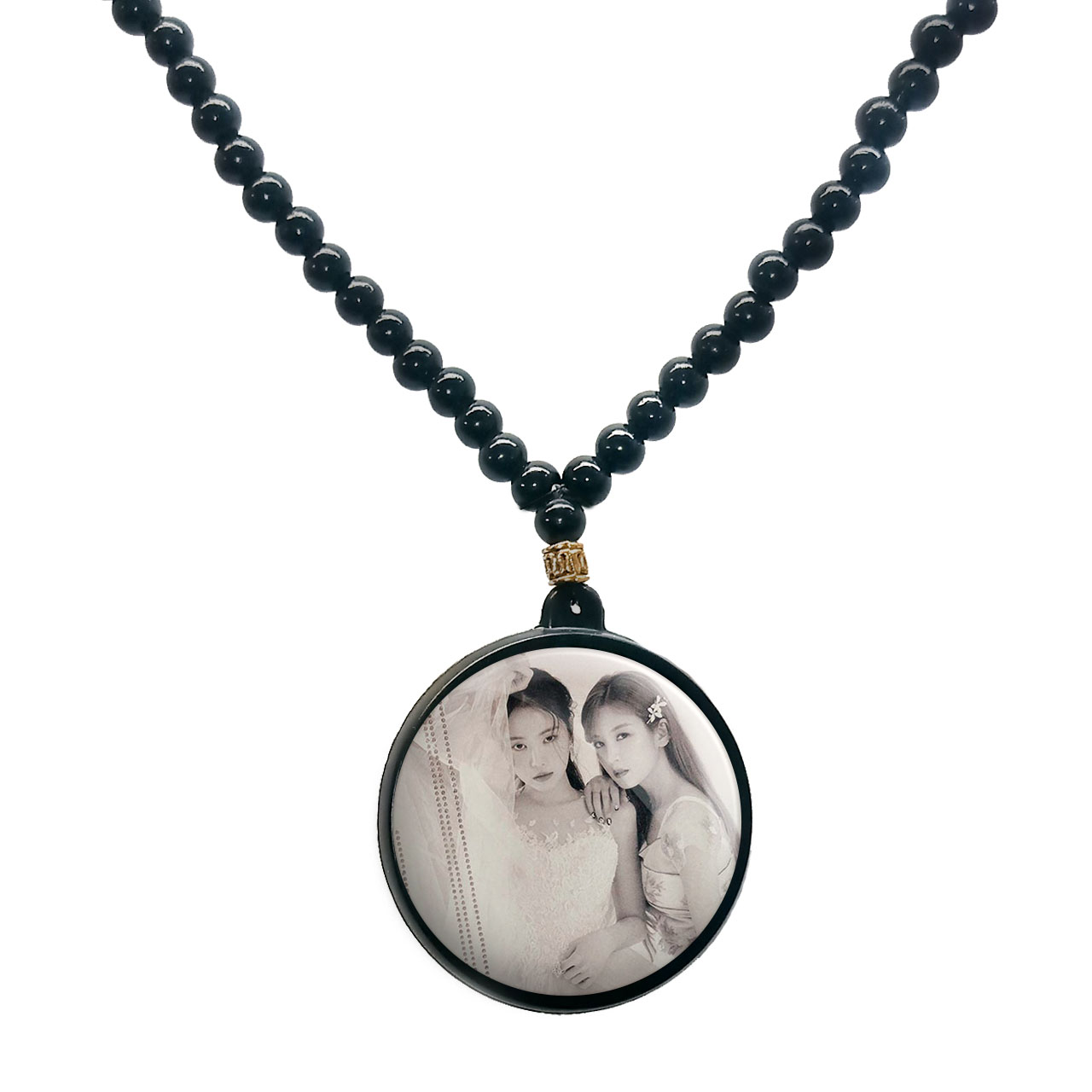 گردنبند پرمانه طرح Apinkگروه موسیقی کد pmd.12083 مدل دو طرفه