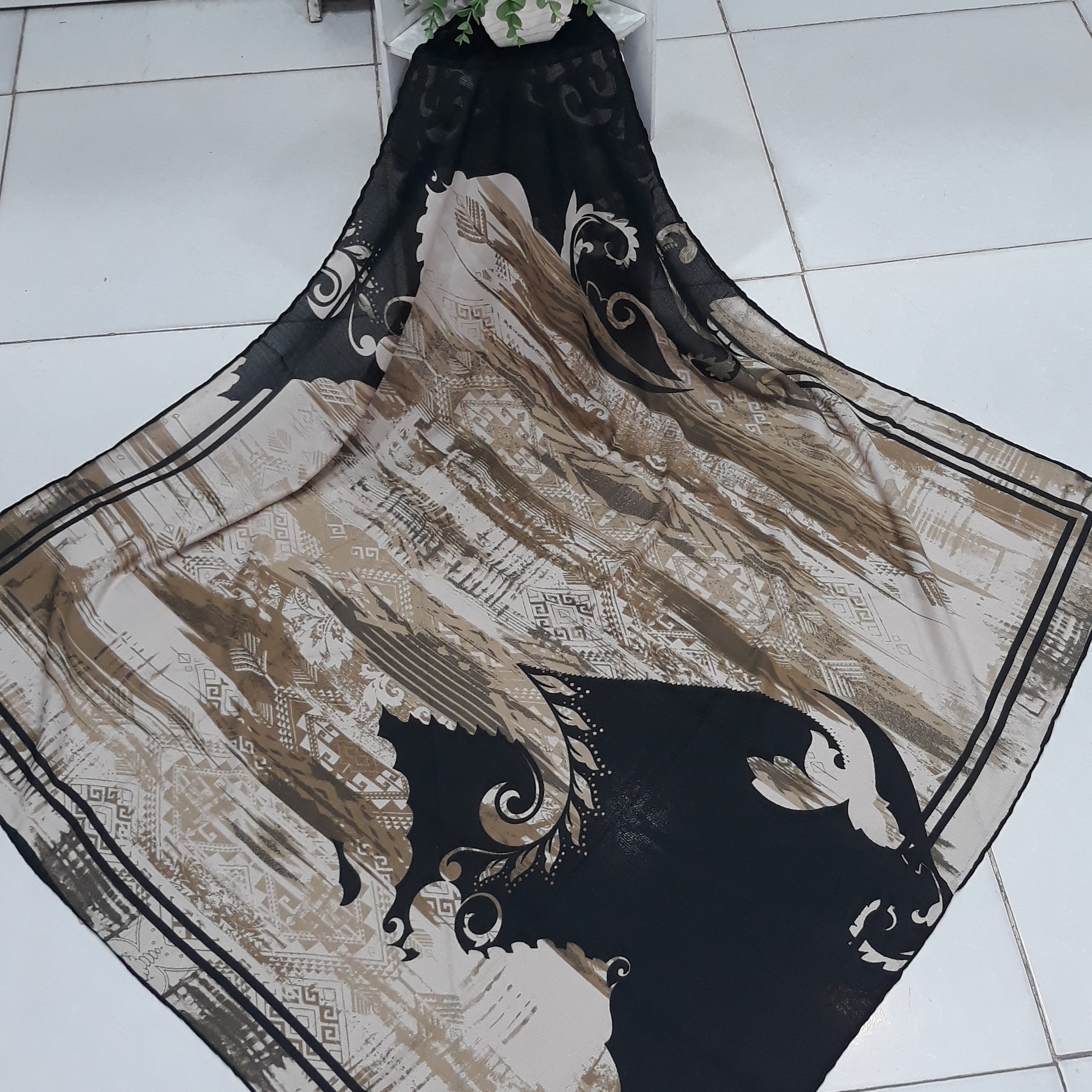 روسری نخی مشکی نسکافه ای2