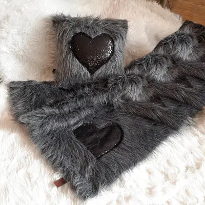 کوسن تیگران مدل Heart2 به همراه شال مبل