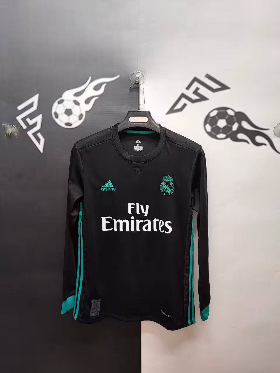 لباس دوم رئال مادرید 2017-2018 آستین بلند