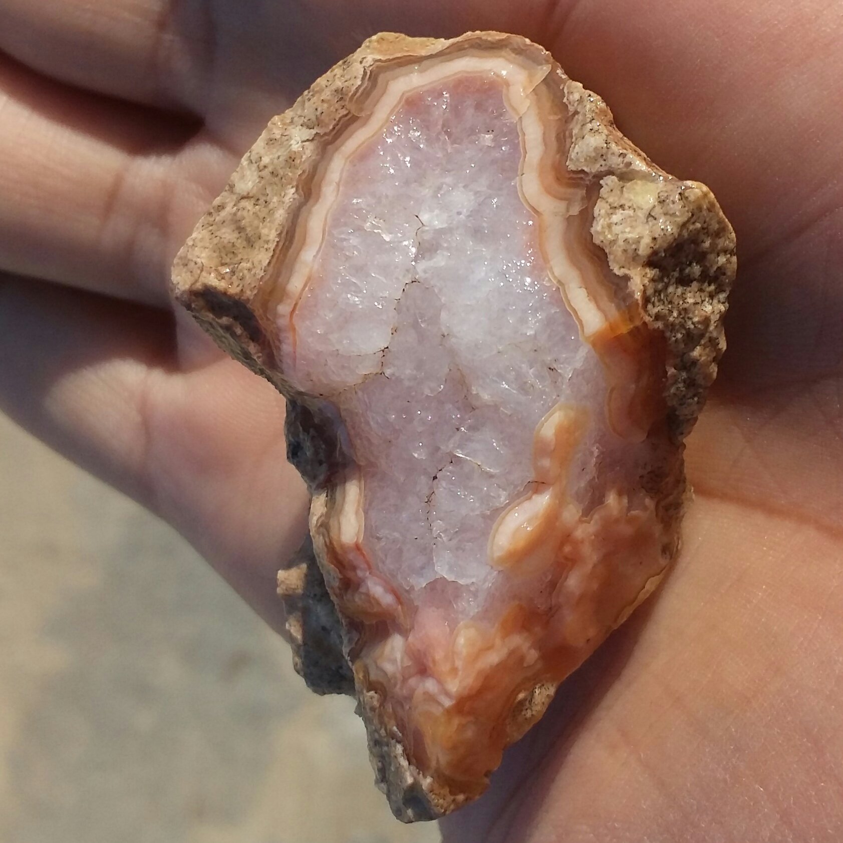 سنگ راف عقیق سلیمانی 3بعدی رنگی ژئود دار بسیار زیبا شاهکار خلقت کاملا طبیعی
تابلو نقاشی طبیعی محشرر