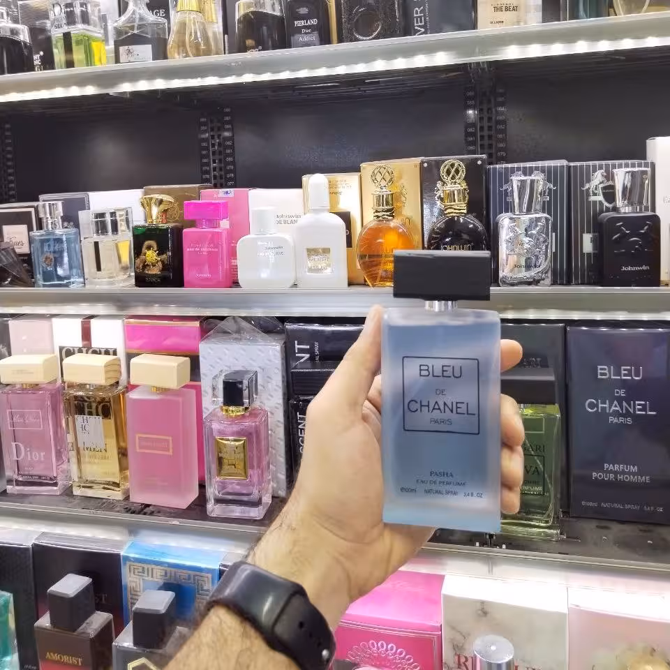 ادکلن بلوچنل پاشا رایحه خنک و ملایم مناسب آقایان و بانوان