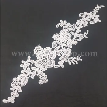 گل تزئینی جفتی سفید