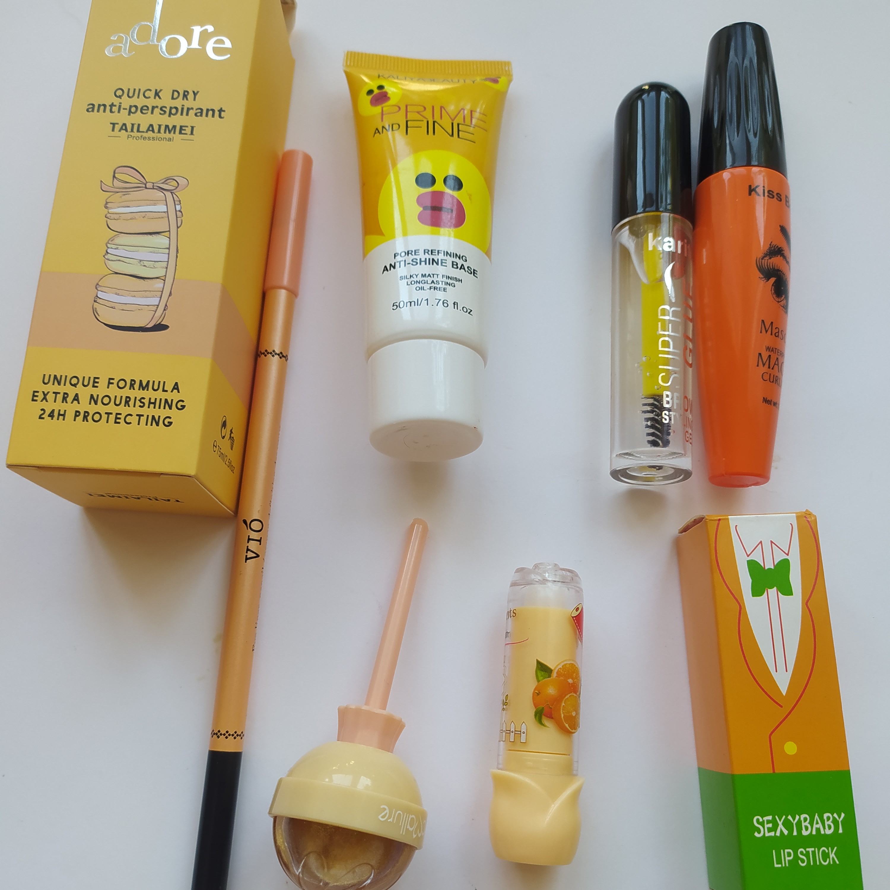 هدیه لوازم آرایشی زرد 