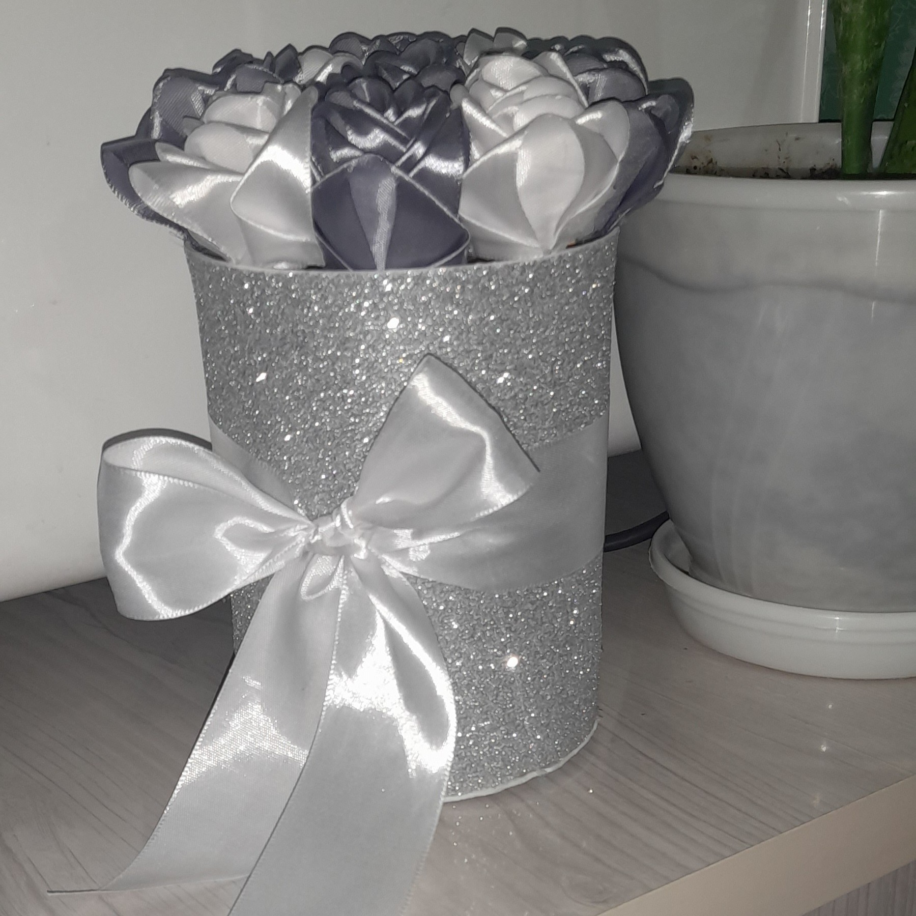 باکس گل رنگ طوسی