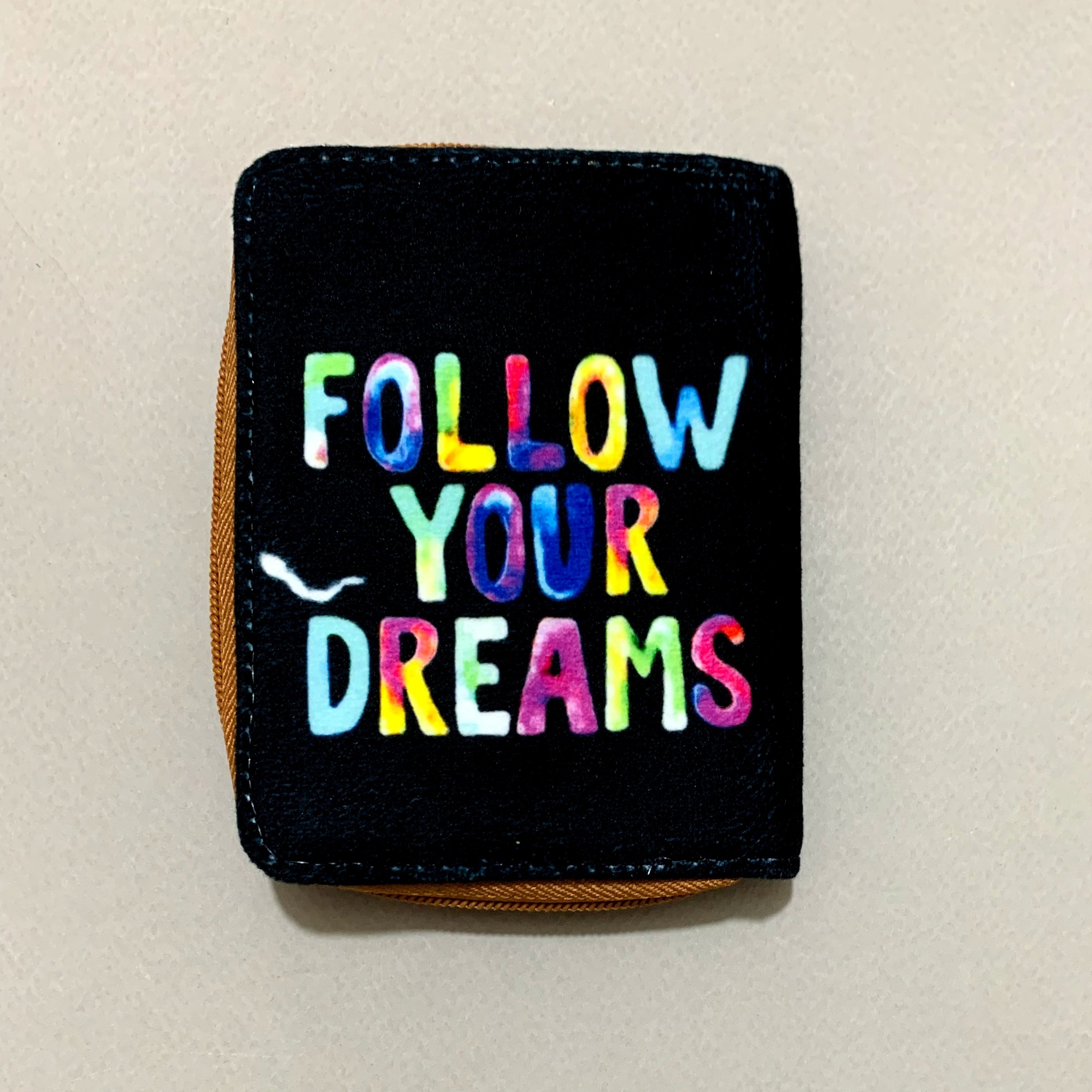 کیف پول کتی دور زیپ مخمل کوبیده طرح متن نوشته رویاهاتو دنبال کن