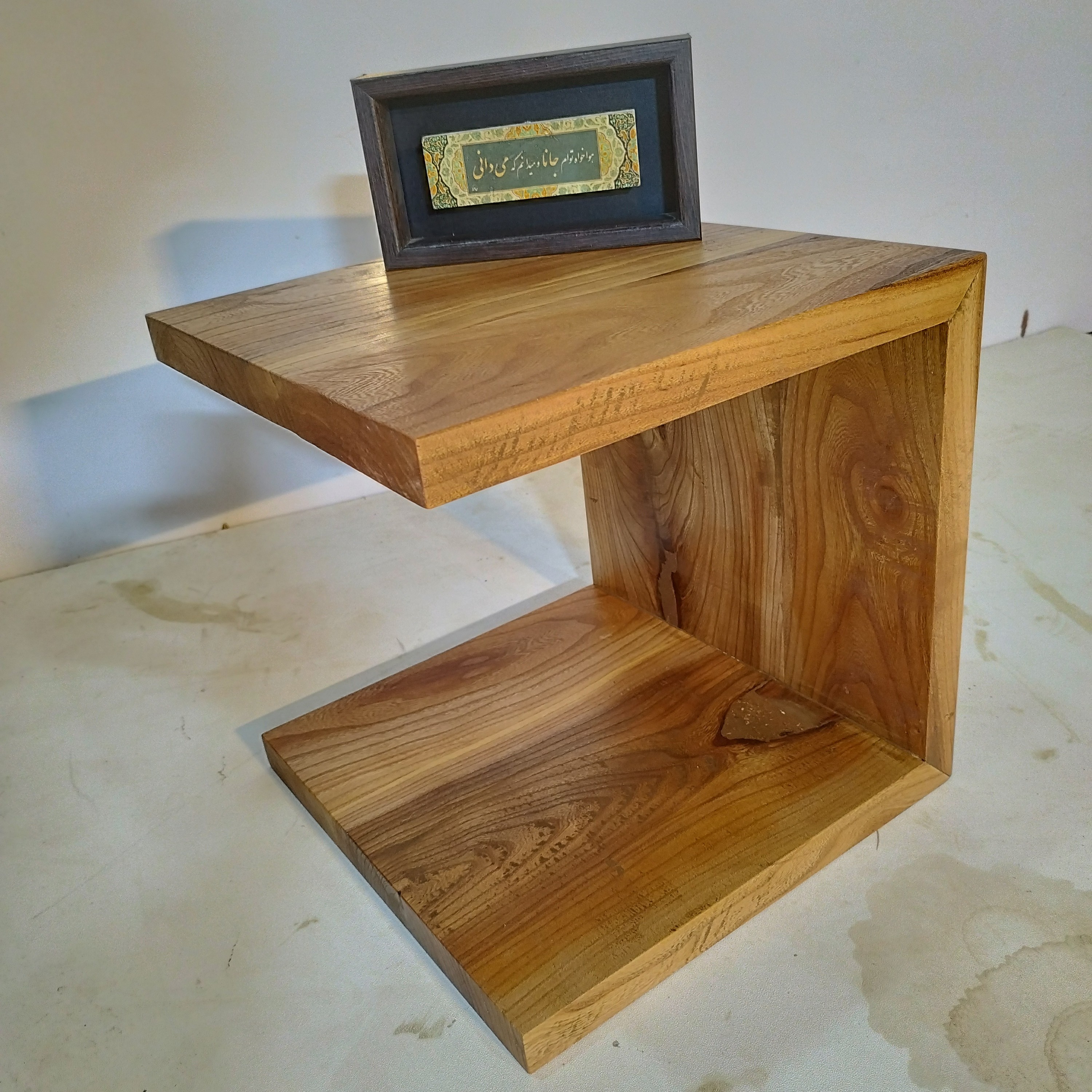 میز کنار مبلی چوب طبیعی
