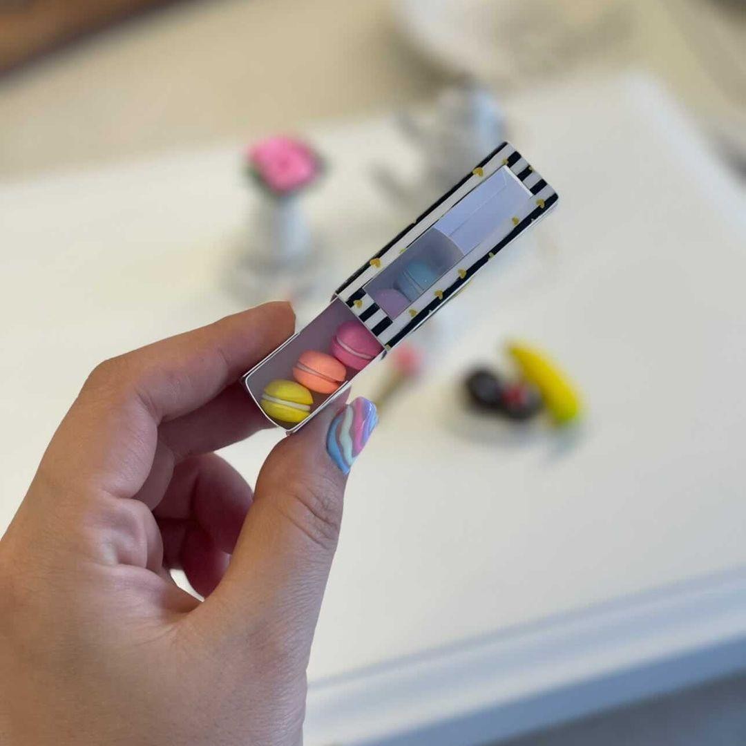 ماکارون  مینیاتوری   مخصوص بازی با باربی و قابل تبدیل به مگنت 