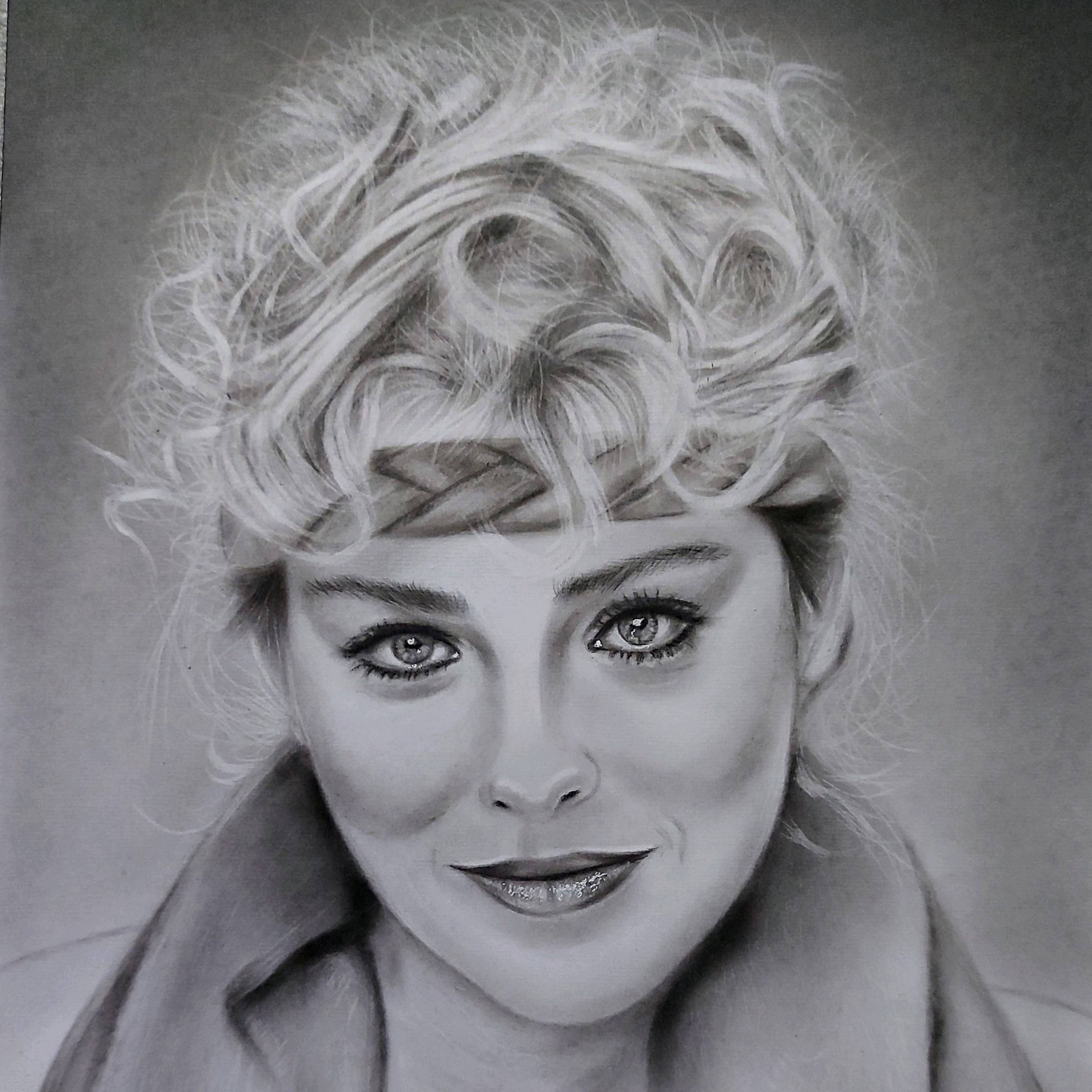 تابلو سیاه قلم طراحی چهره به سبک هایپررئال سایز A3