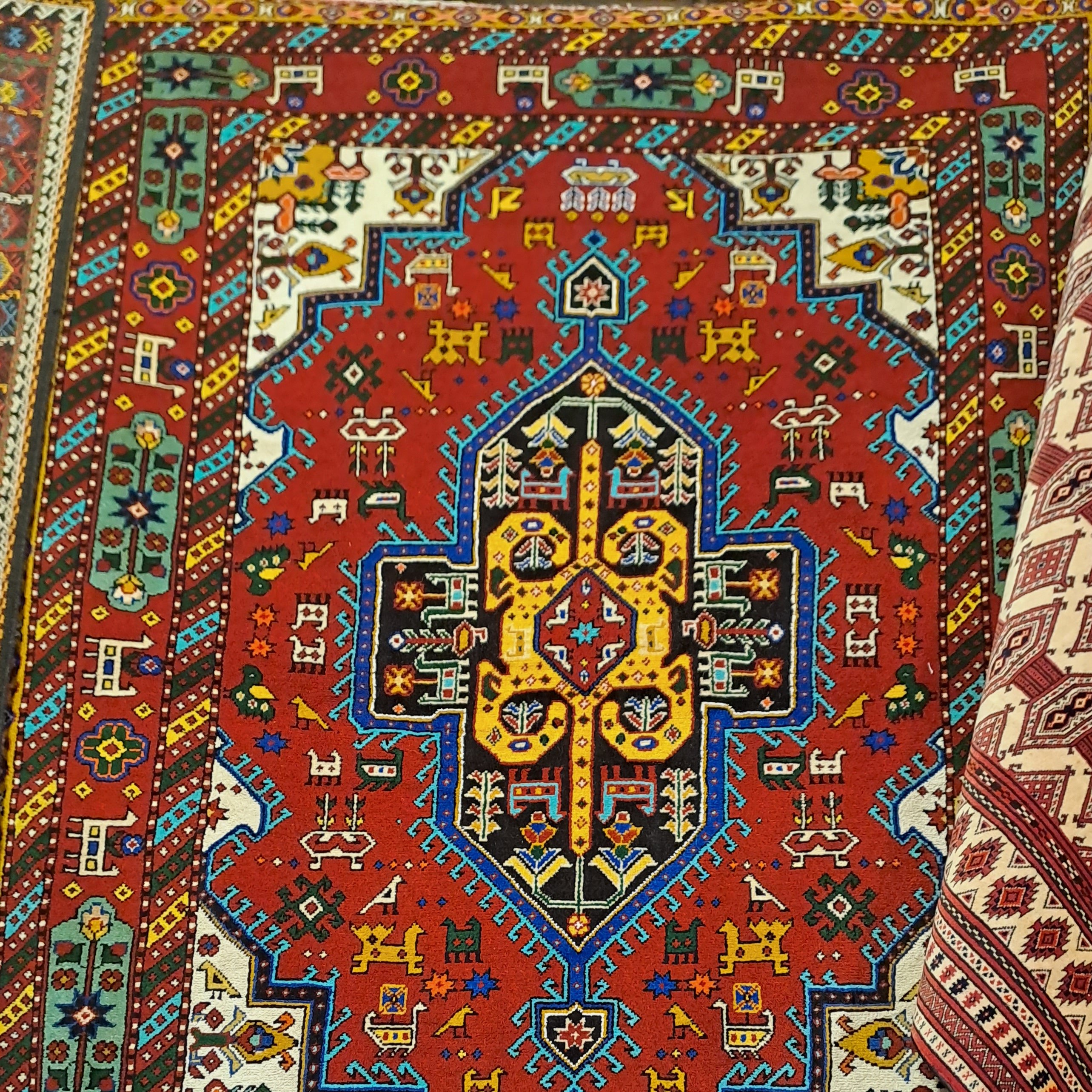 فرش دستباف 3 متری گل ابریشم ریزبافت بسیار زیبا و با کیفیت برند آی سن با ارسال رایگان