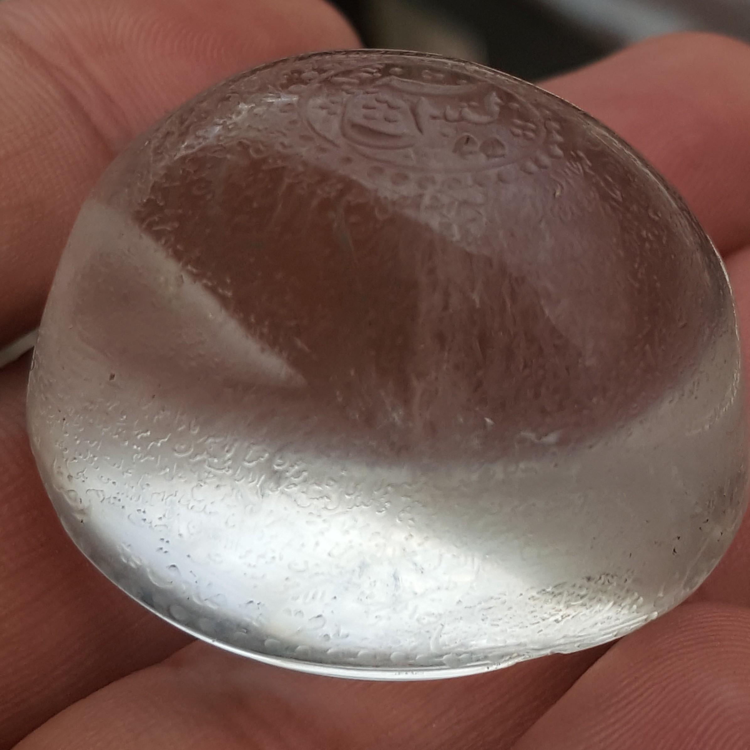 نگین درنجف 
خط سوره یاسین و 14 معصوم 
ابعاد نگین 38 در 30 
ارتفاع 25 
قیمت 2700تومان