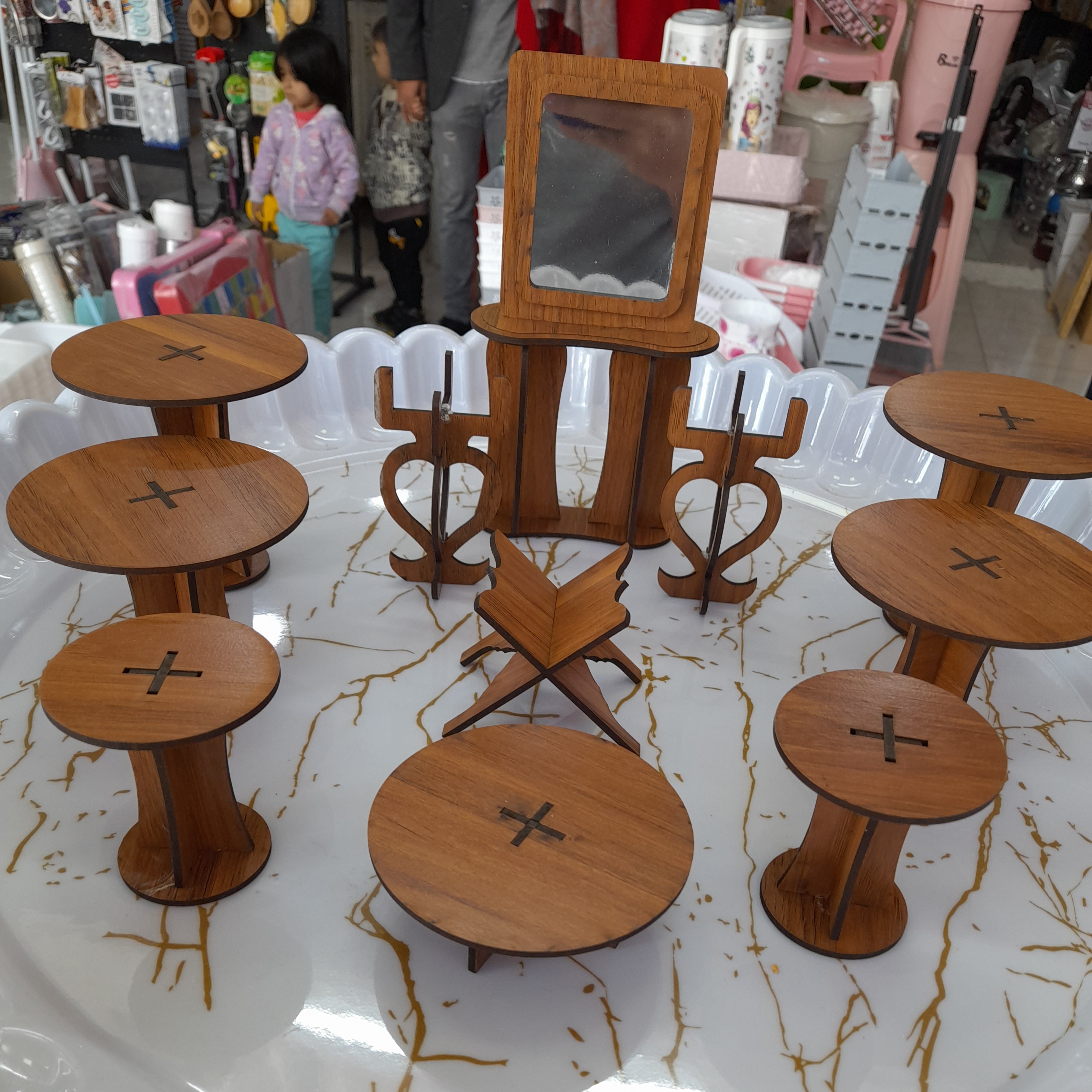 هفت سین چوبی در دو رنگ زیبا و جذاب