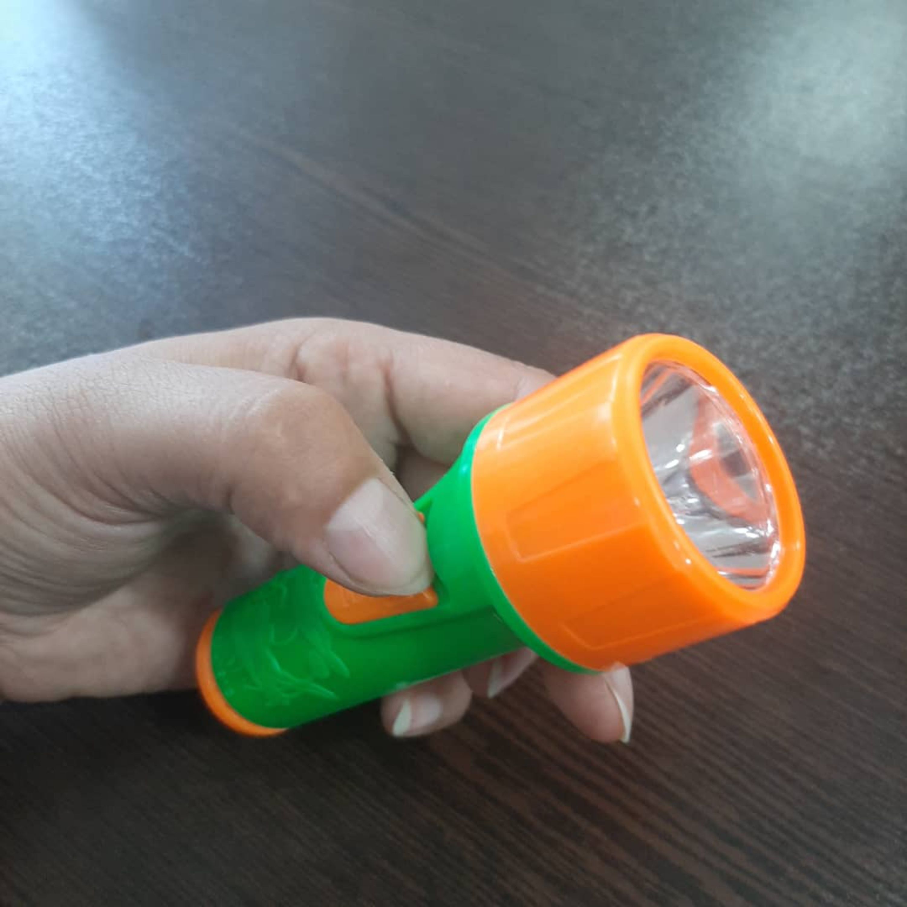 چراغ قوه باتری خور بزرگ