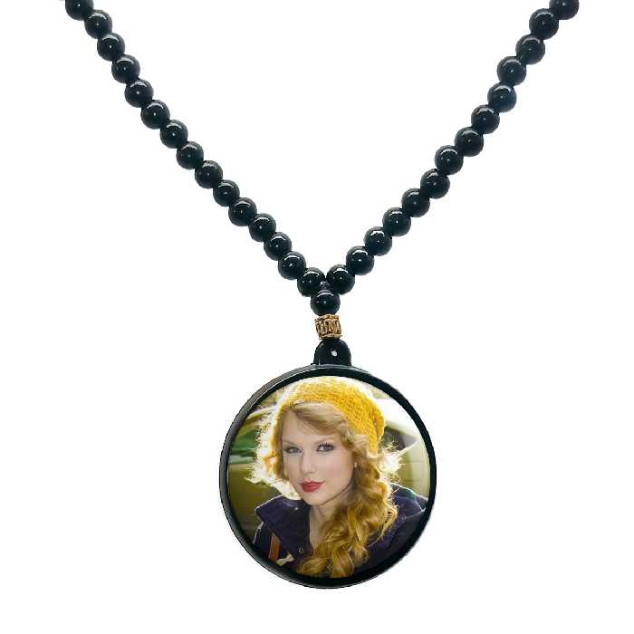 گردنبند پرمانه طرح تیلور سویفت کد pmd.2875مدل دو طرفه