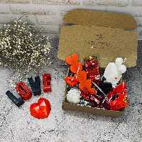 پک هدیه شمع و شکلات روز عشق