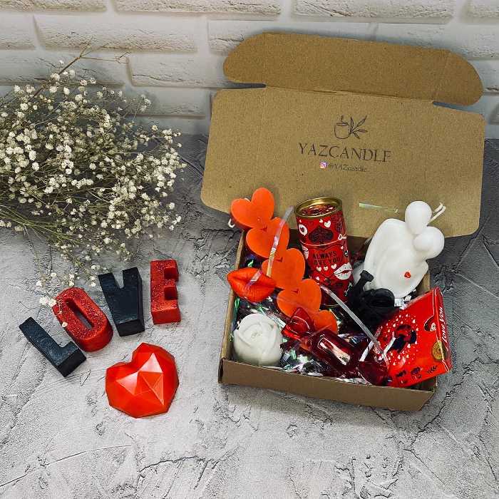 پک هدیه شمع و شکلات روز عشق