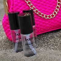 پرایمر بارین بافتش سبک پوست مخملی میکنه قبل از آرایش استفاده بشه از آسیب های میکاپ جلوگیری میکنه جوش نزنید ومنافذ میبنده