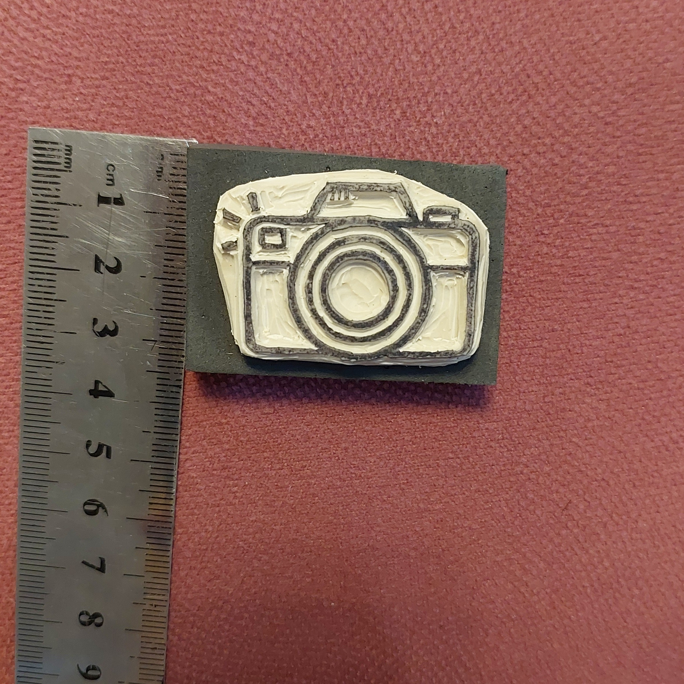 مهر دست ساز  طرح دوربین عکاسی  مناسب برای چاپ روی پارچه و کاغذ  و سنگ  مصنوعی 