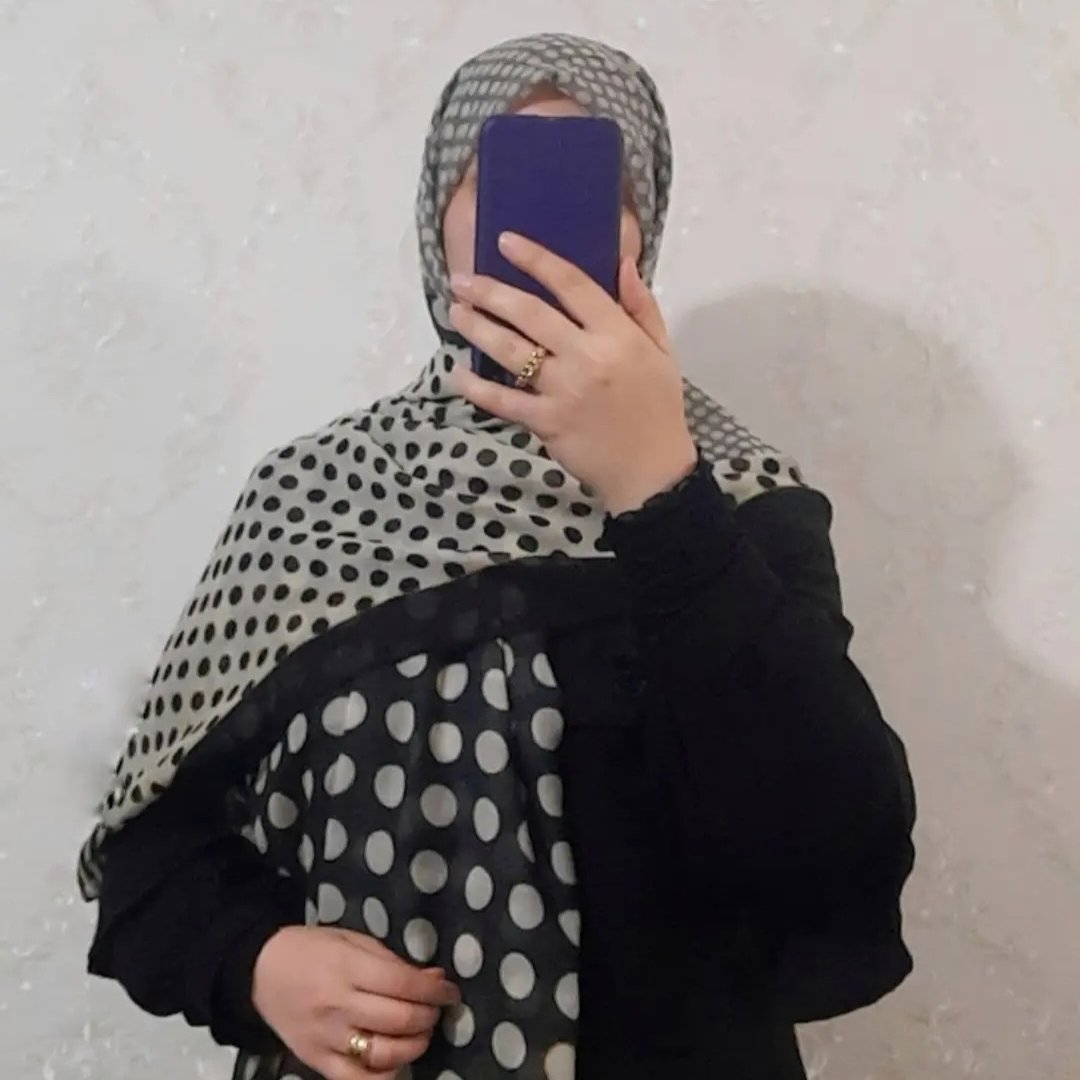 شال نخی وارداتی توپ توپی مشکی کرم دور چرخ دوز قواره دار دستک های شال منگوله های ریز داره ایستایی خیلی خوبی داره