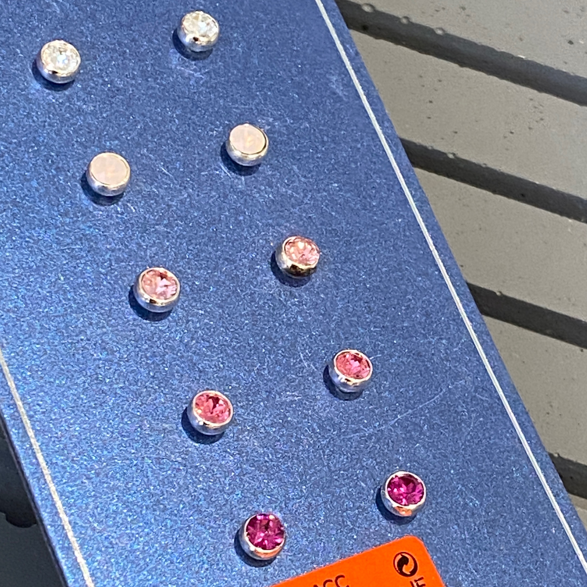 پک 5تایی گوشواره میخی رزگلد پک گوشواره  زنانه و دخترانه مناسب کادو تولد