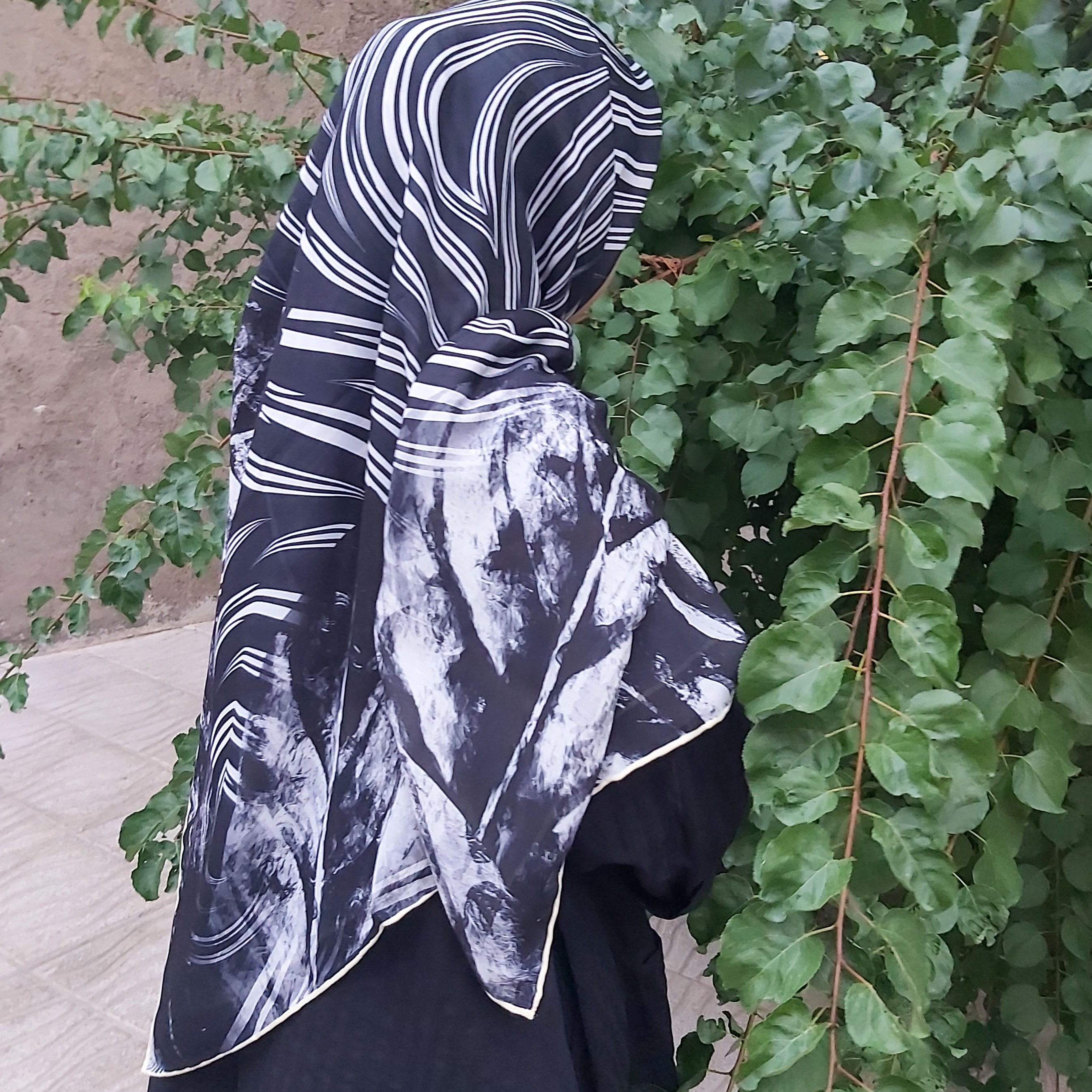روسری نخی قواره140 دوردست دوز باکیفیت عالی سبک با ارسال رایگان