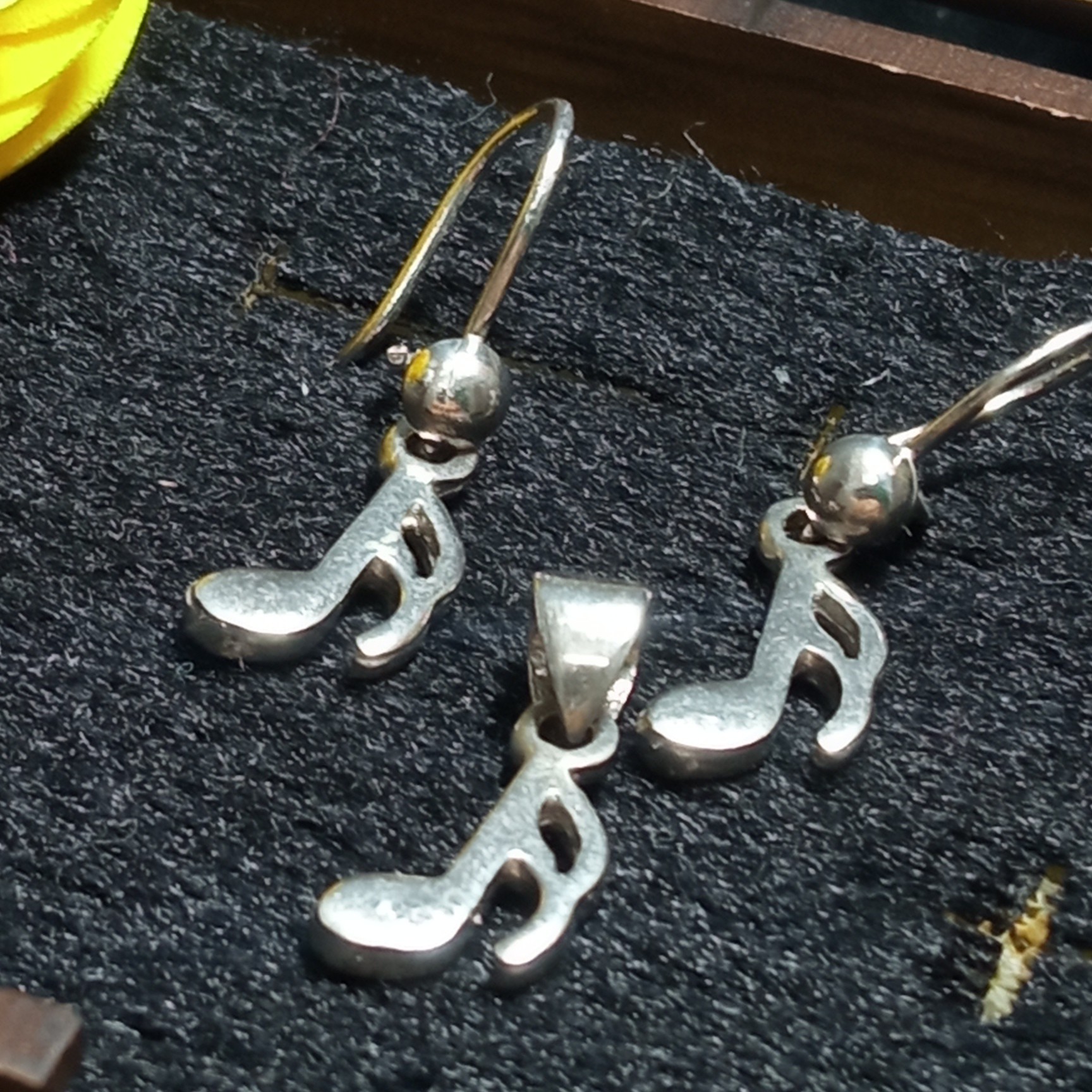 نیمست نقره عیار 925 شامل گردنبند و گوشوار بسیار زیبا