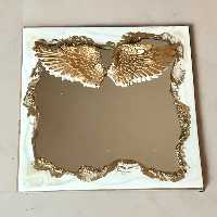 آینه دکوراتیو  بال فرشته طلایی تزئین شده با رزین اپوکسی سفید طلایی 40 در 40