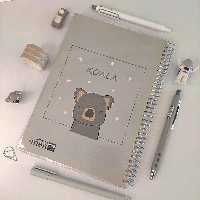 دفترهای 100 برگ باکیفیت برند ایمان طرح کوالا
جلدشون مجلد هستش
سیمی
حاشیه دار
خط داره و رنگ خطوطش آبی و بسیار با کیفیت 