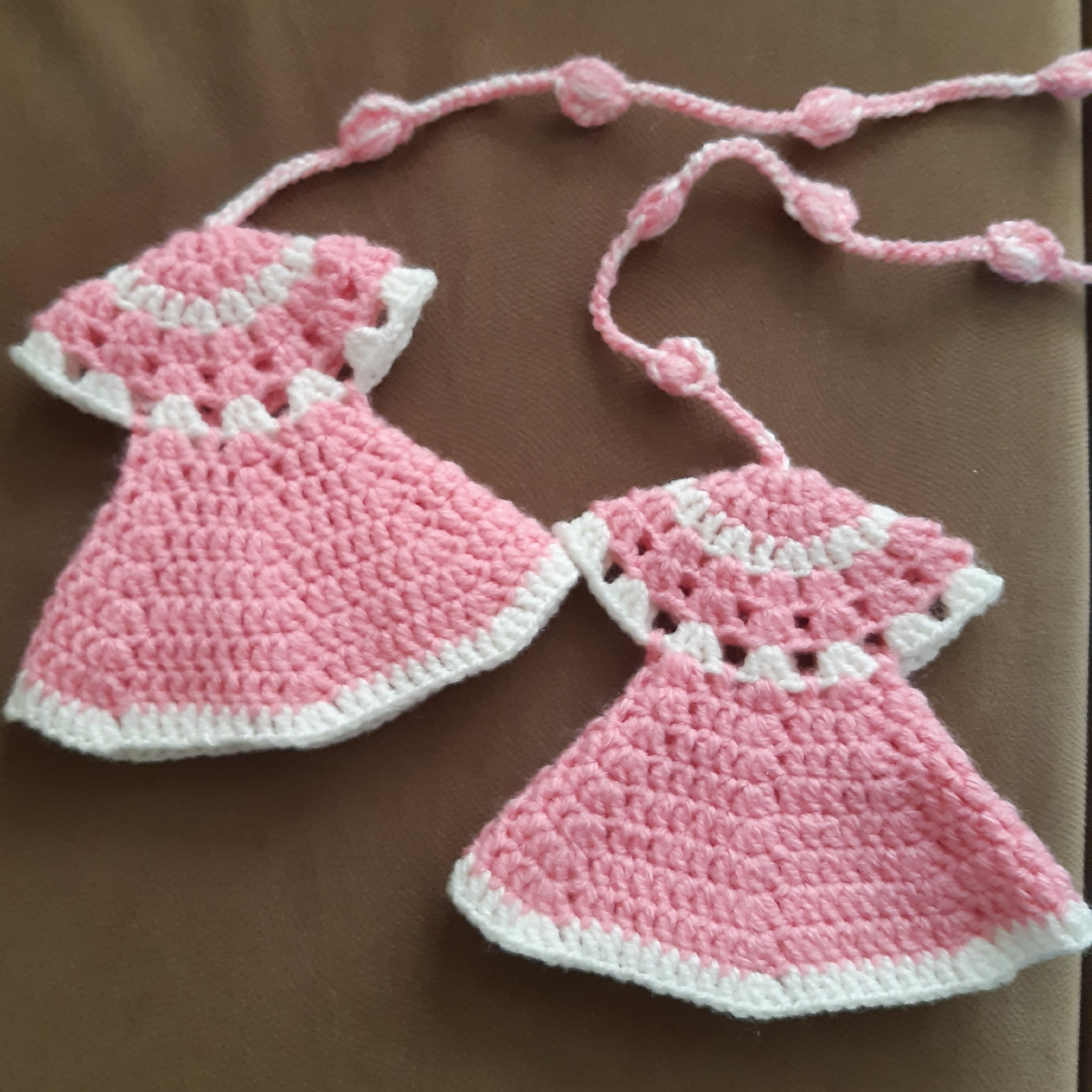 دستگیره بافتنی طرح پیراهن عروسک بهترین نوع کاموا و در رنگهای دلخواه 