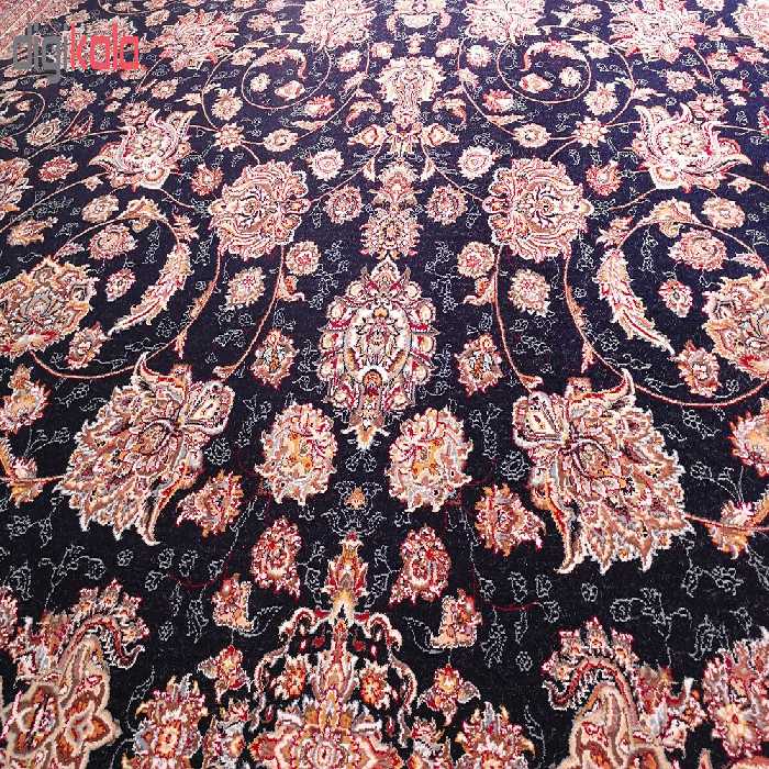 فرش ماشینی زمرد مشهد طرح افشان رنگ مدل گل درشت زمینه سورمه ای