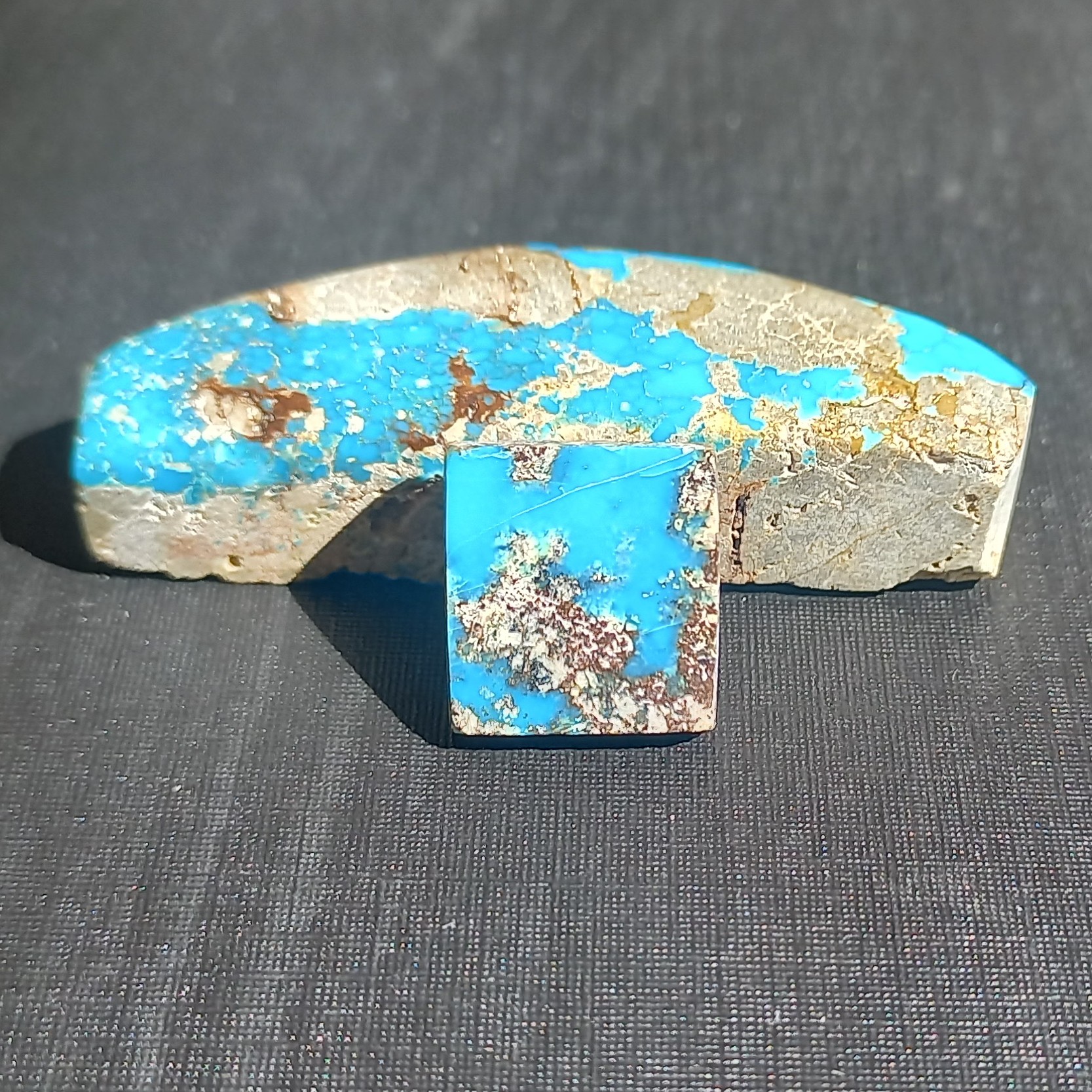 فیروزه نیشابور اصل و معدنی  رنگ آبی محک  سایز انگشتری 