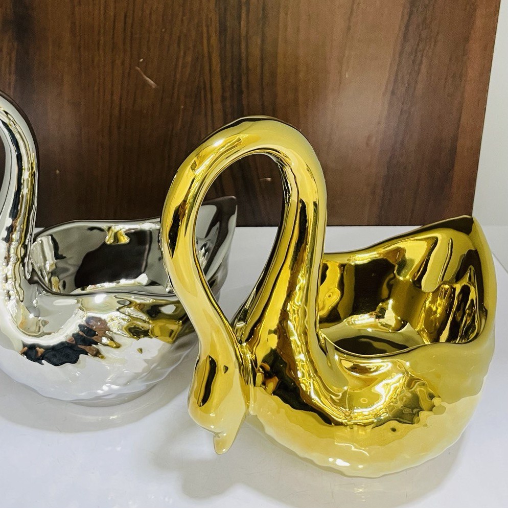 اجیل خوری طلایی و نقره ایی سرامیکی در طرح قو