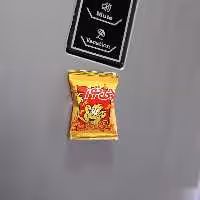 مگنت یخچالی طرح پفک چی توز طلایی