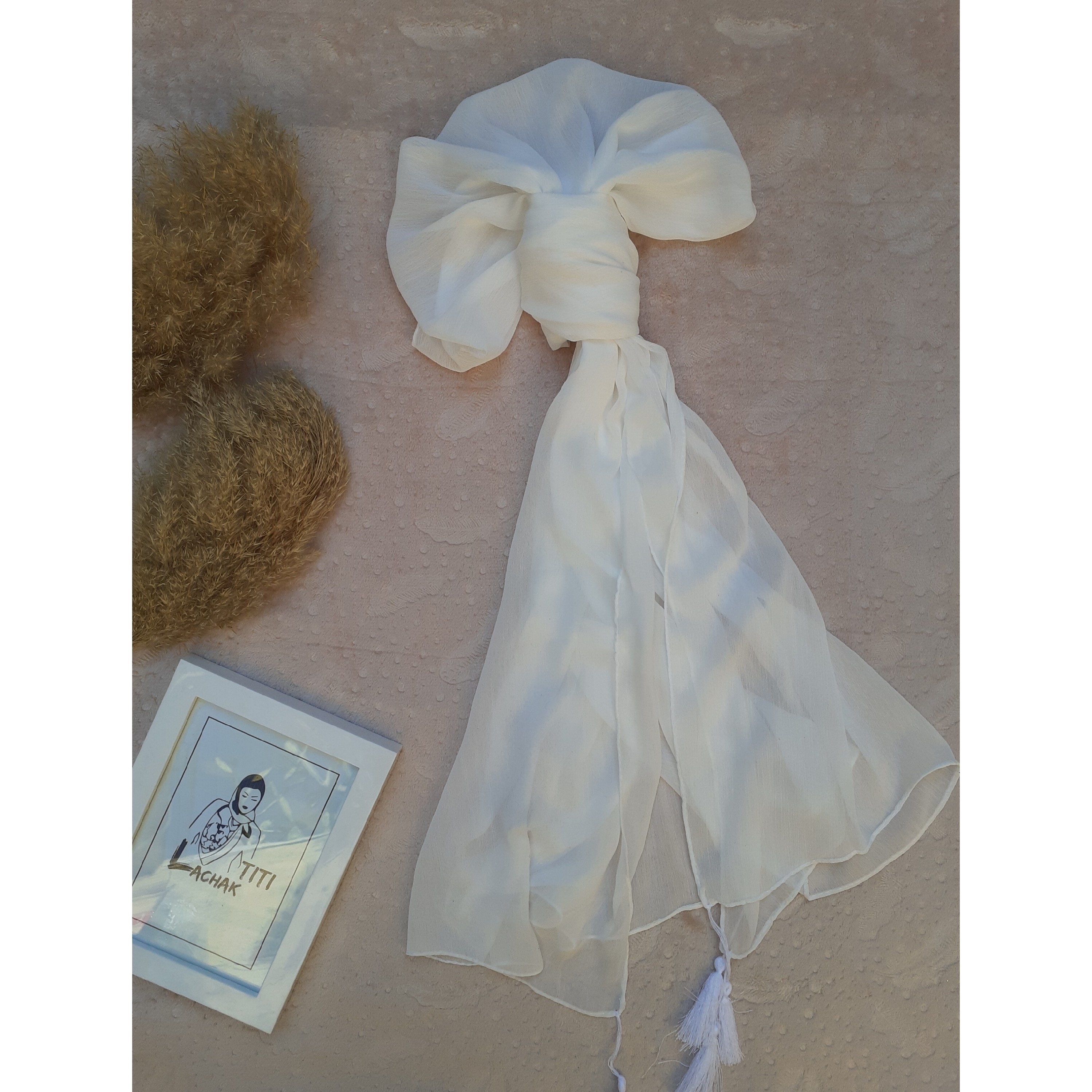 شال حریر ساده سفید شالحریر سفید ساده