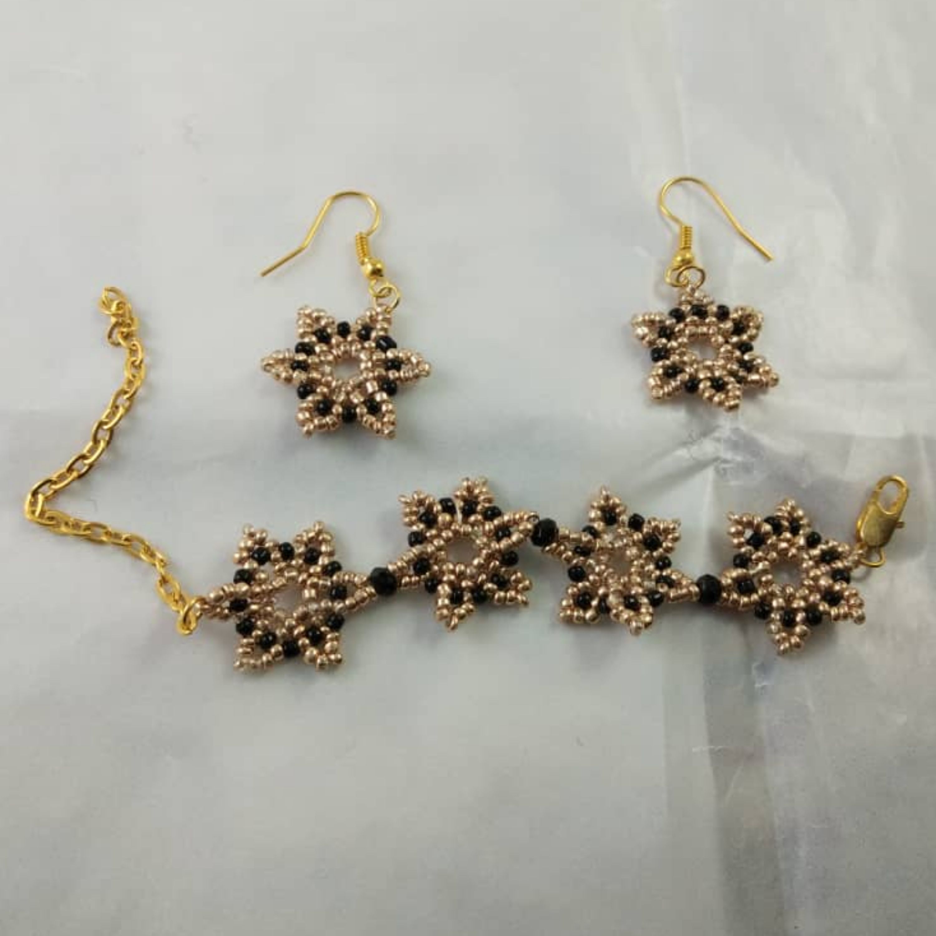 نیم ست منجوق بافی طرح گل کد 316 نقش آذین دیبا