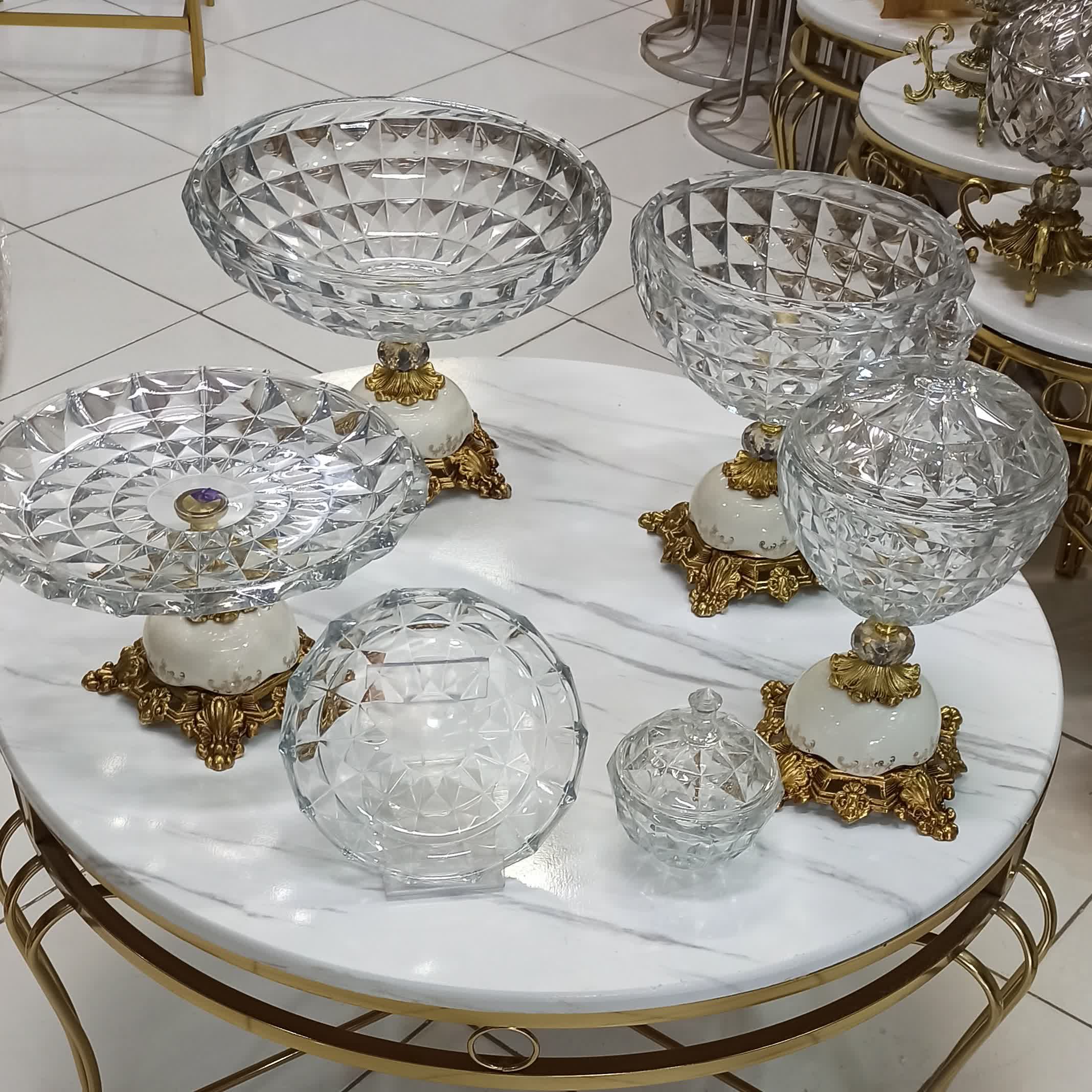 سرویس کامل  پذیرایی آکو امارین سفید 