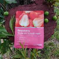 ماسک ورقه ای صورت توت فرنگی بیوآکوا 