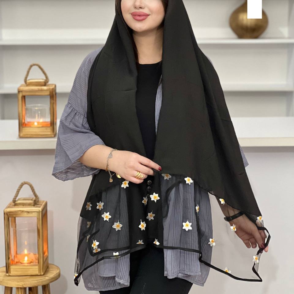 شال طرح گل نرگس مزونی رنگ مشکی جنس نخ اسلپ زیباوشیک(ابعاد70در190)