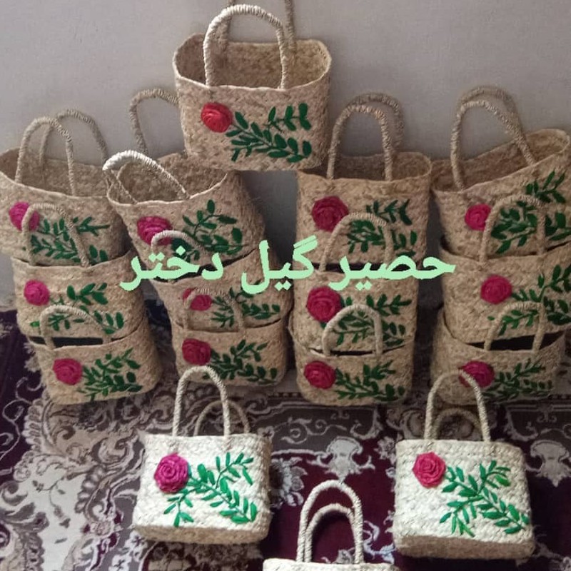 سبدحصیری زیبادر سایز کوچک