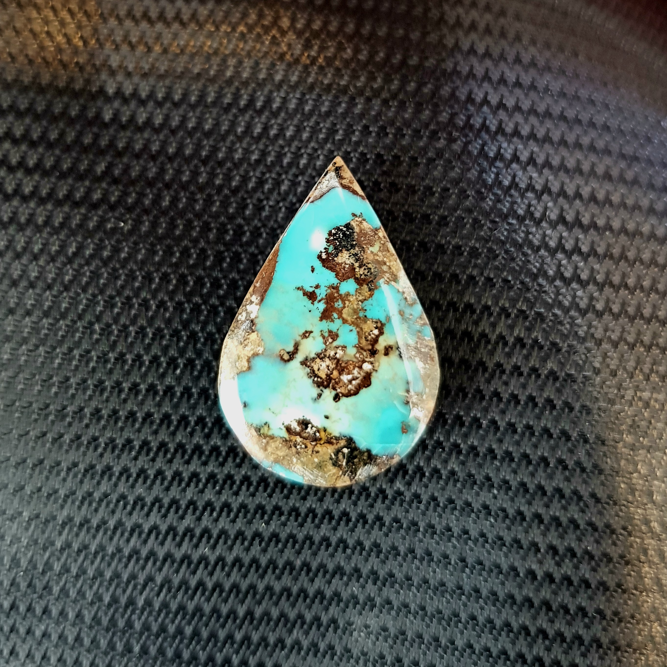 سنگ فیروزه نیشابوری تراش اشک زیبا.سنگ قیمتی.سنگ فیروزه