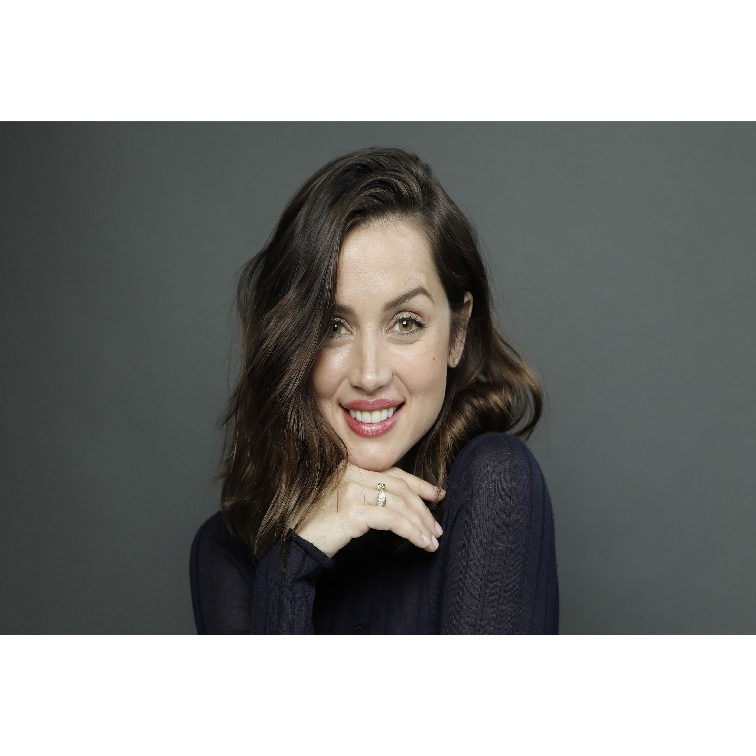 تابلو شاسی مدل بازیگر آنا د آرماس T6321