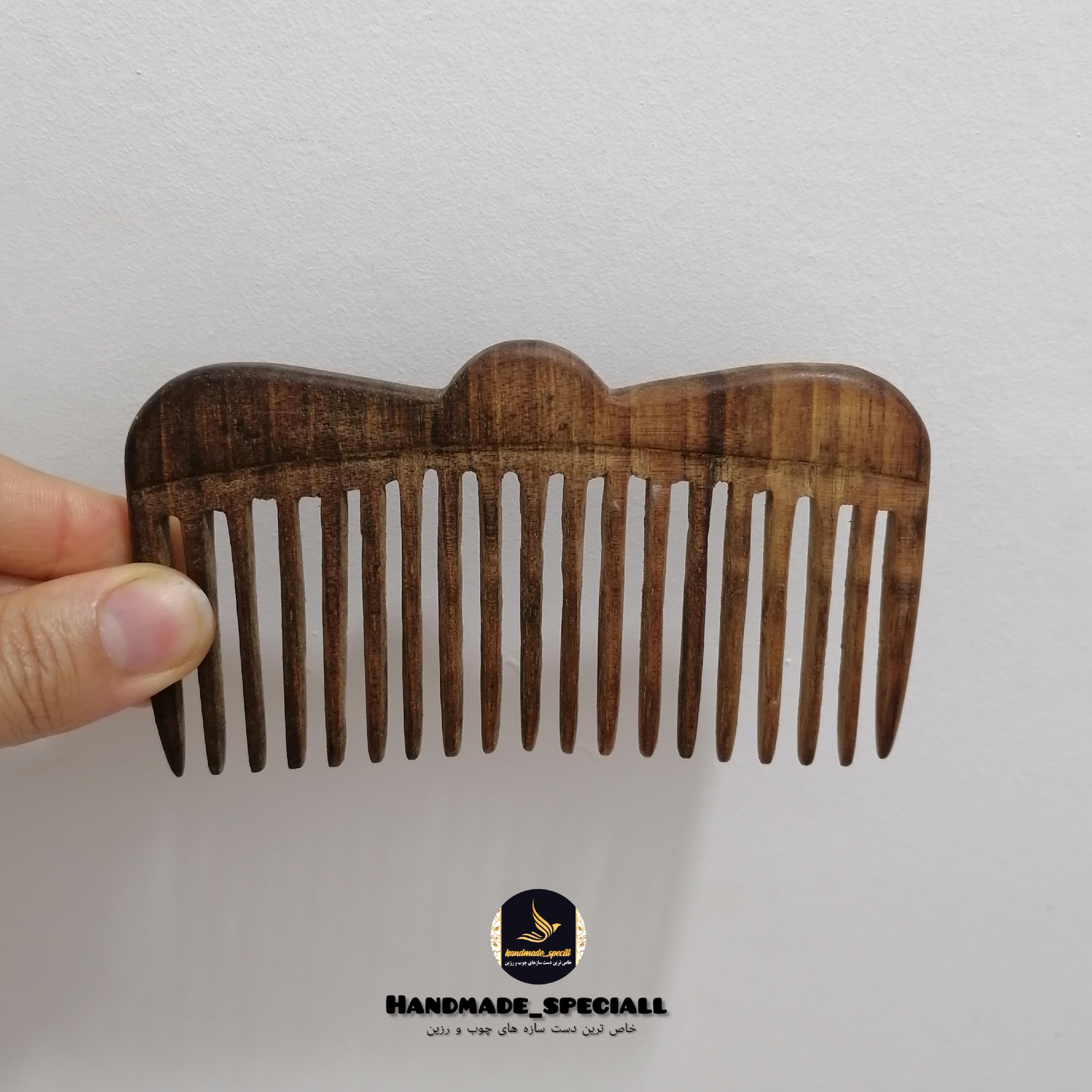 شانه چوبی دندانه ریز دستساز(چوب گردو) خاص ترین دست سازه های چوب و رزین شانه خاص هدیه ماندگار کادو دستساز