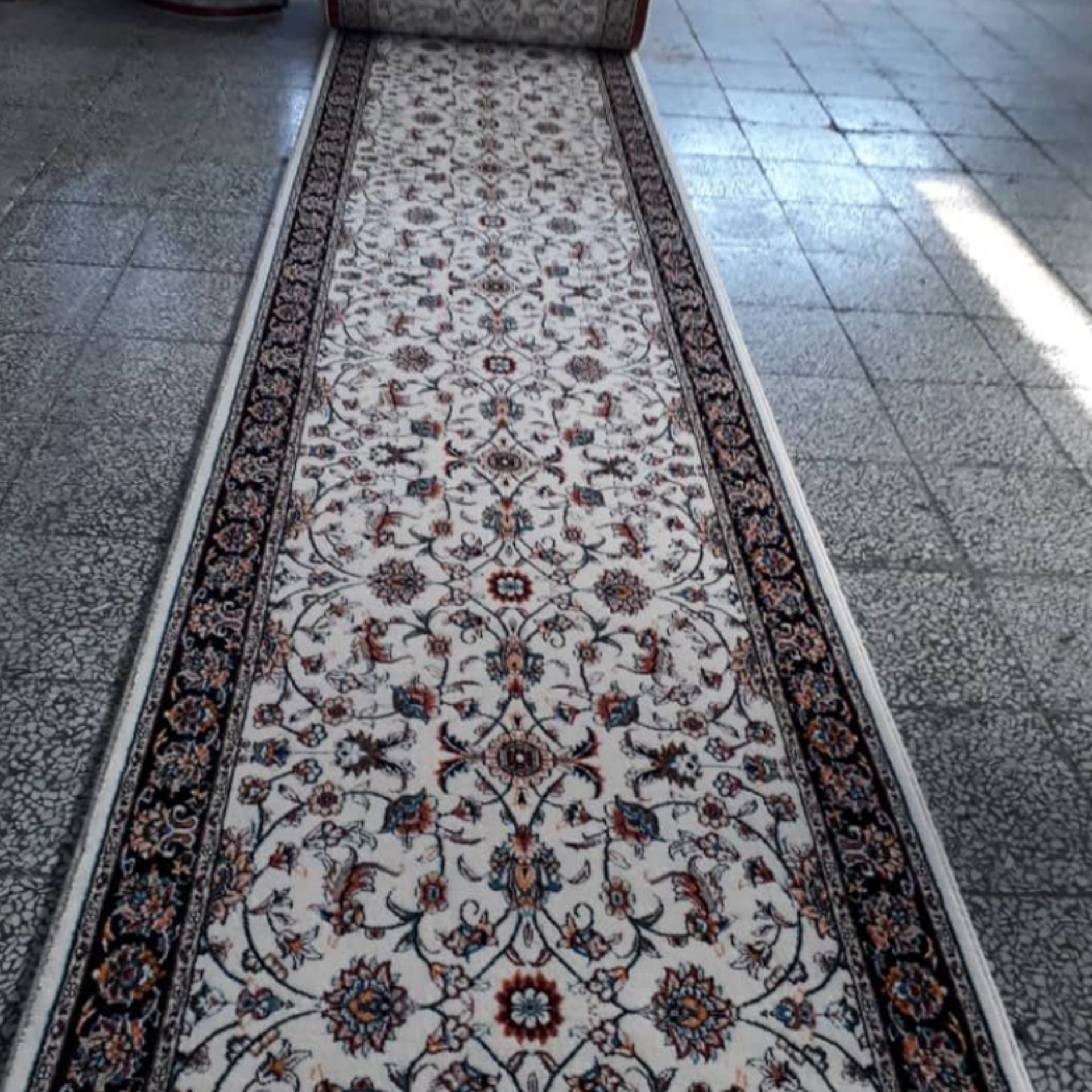 کناره فرش طرح افشان کرم، سایز مورد نظرمشتری( پس کرایه)