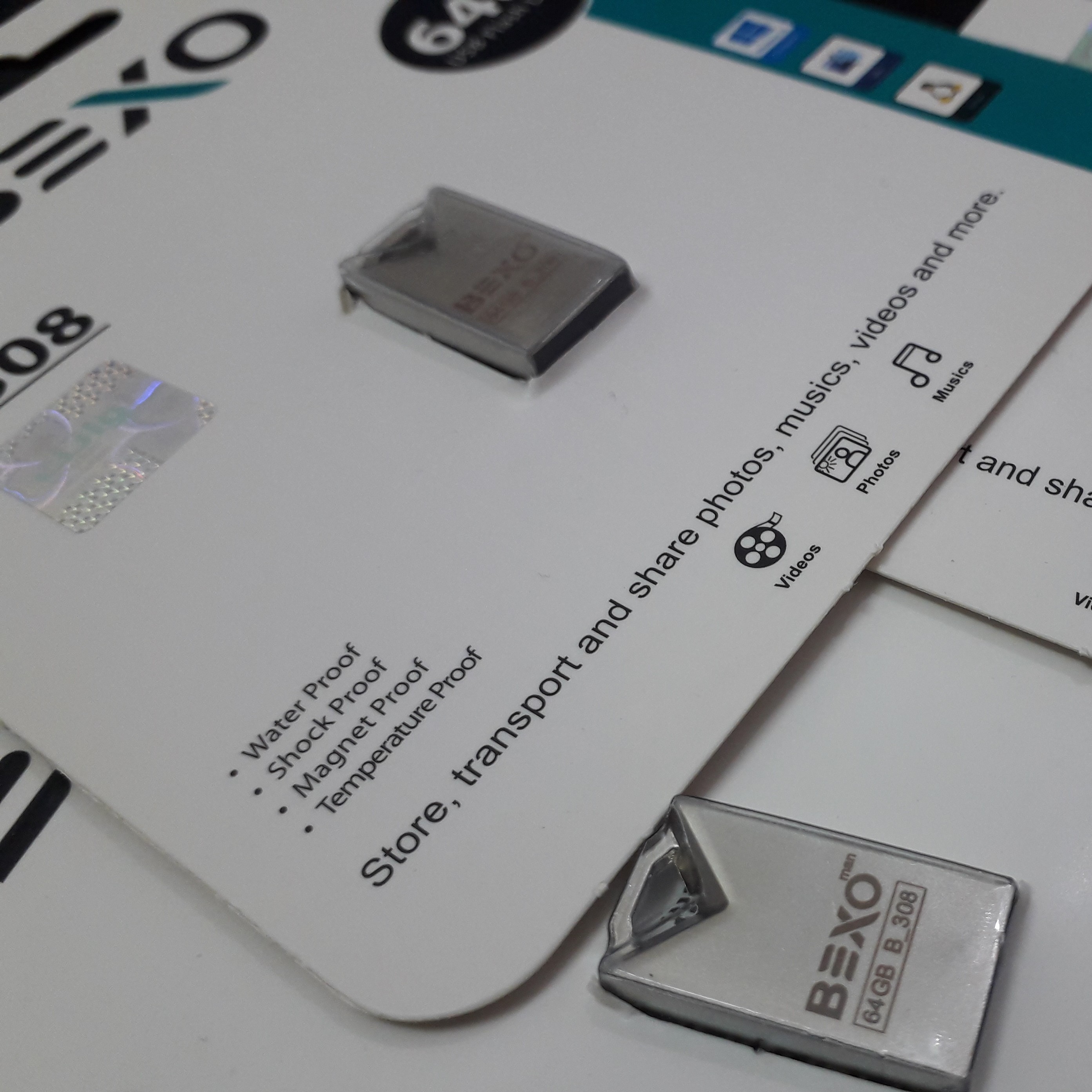 فلش 64 گیگ بکسو مدل مثلث