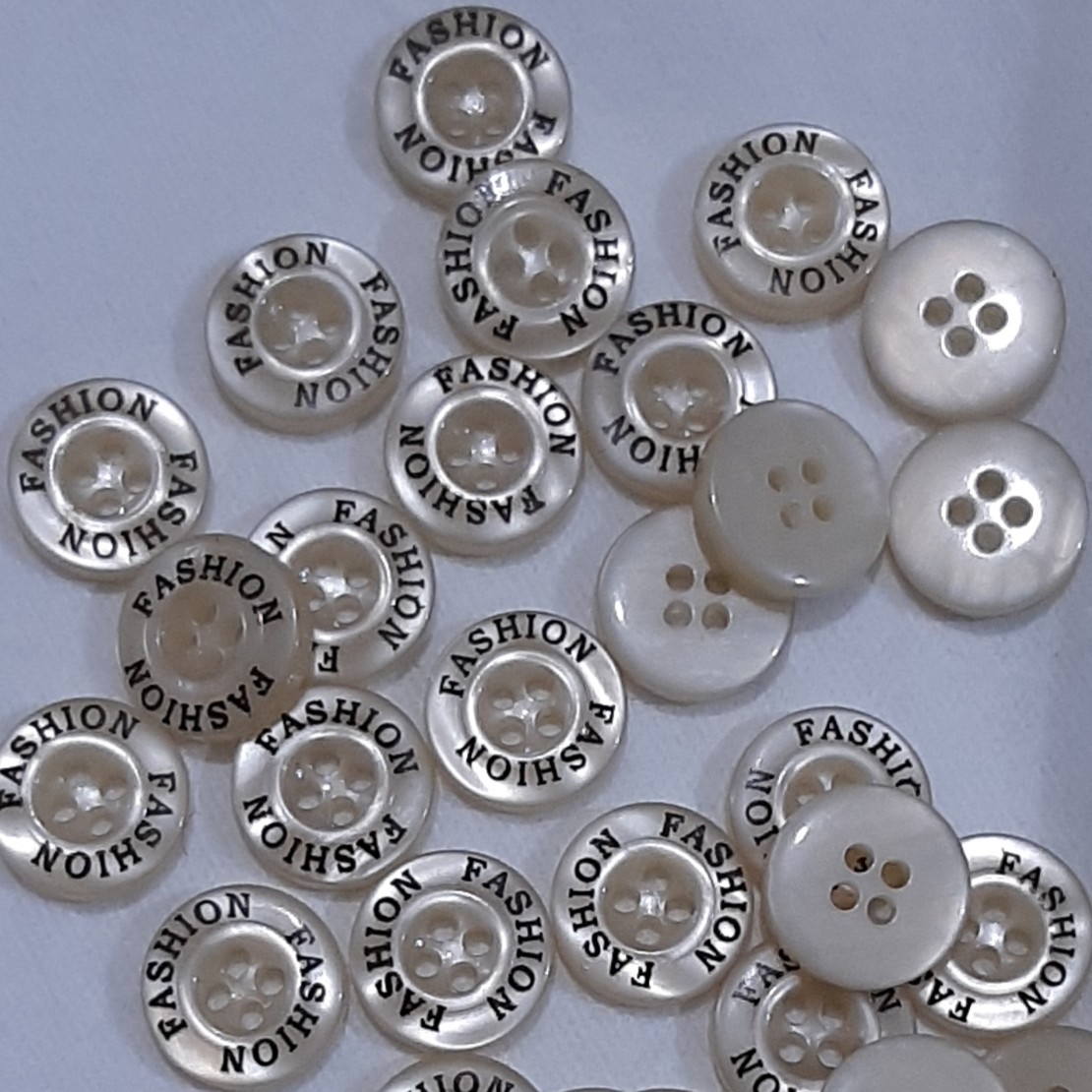 دکمه پیراهن مردانه و پسرانه . کیفیت درجه یک 